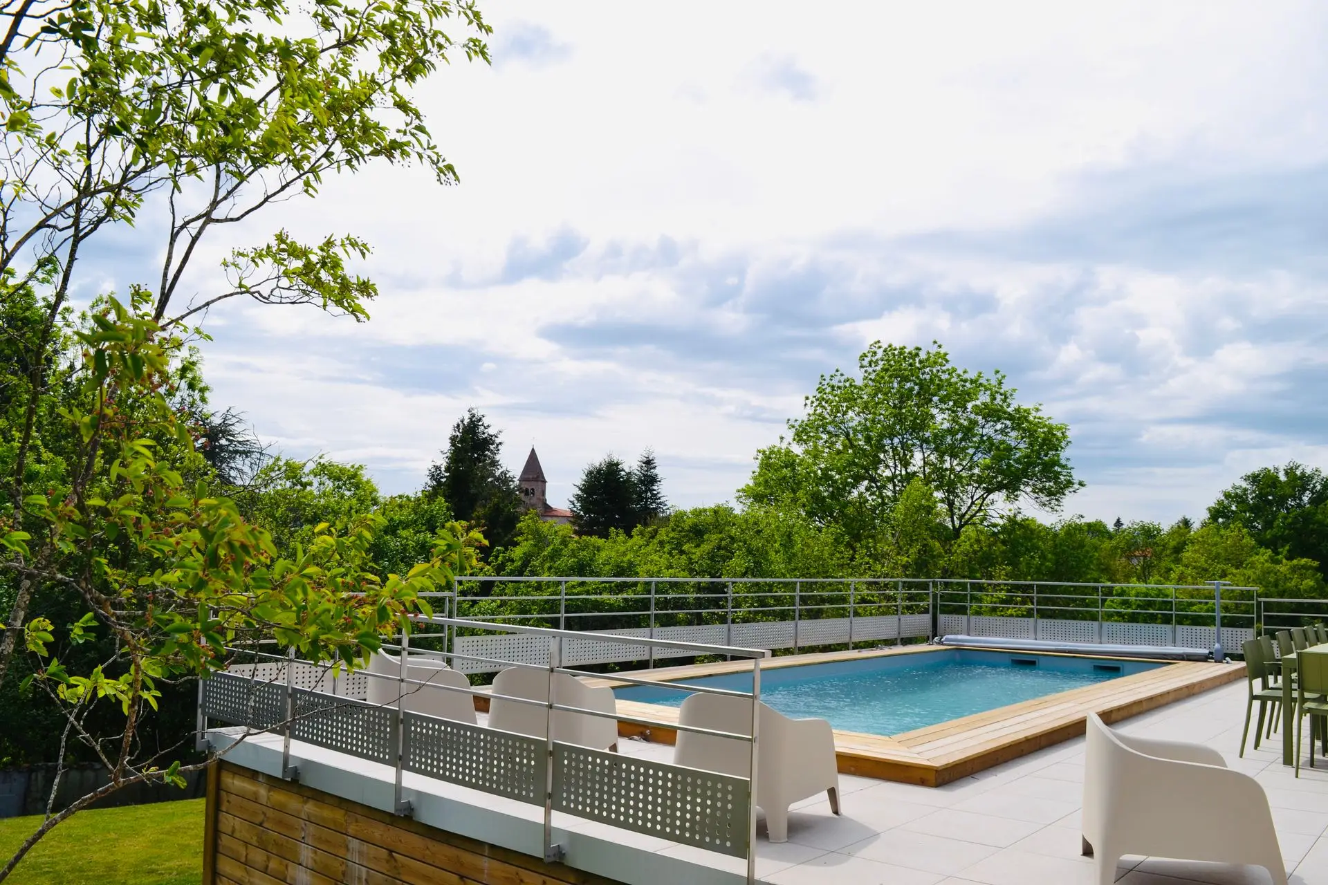 Grande terrasse du Clos Charmette face au Prieuré